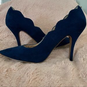 Navy scalloped pumps